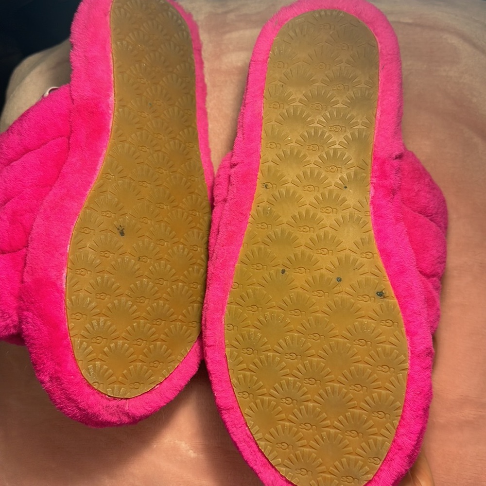 Hot pink UGG slides/sleepers - Picture 2 of 3